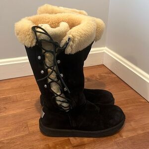 UGG Australia Black and Cream Fur Top Lace Up Boots Size 7